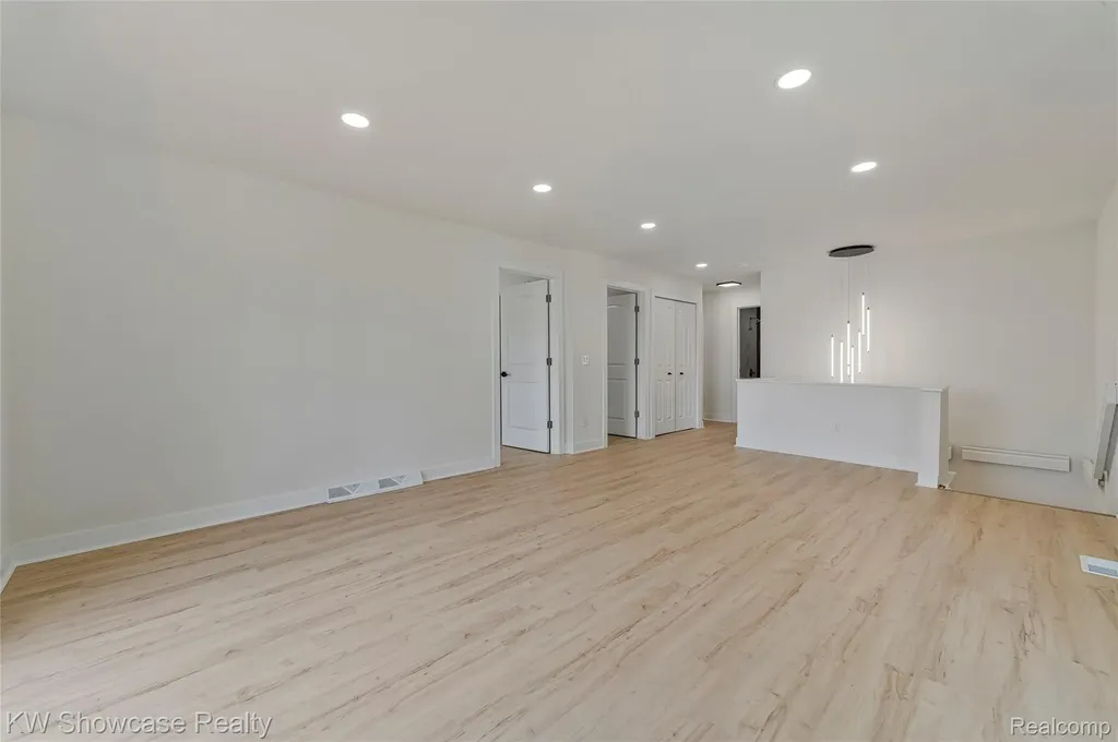 4392 Cass Elizabeth Road Waterford Charter Township MI 48328