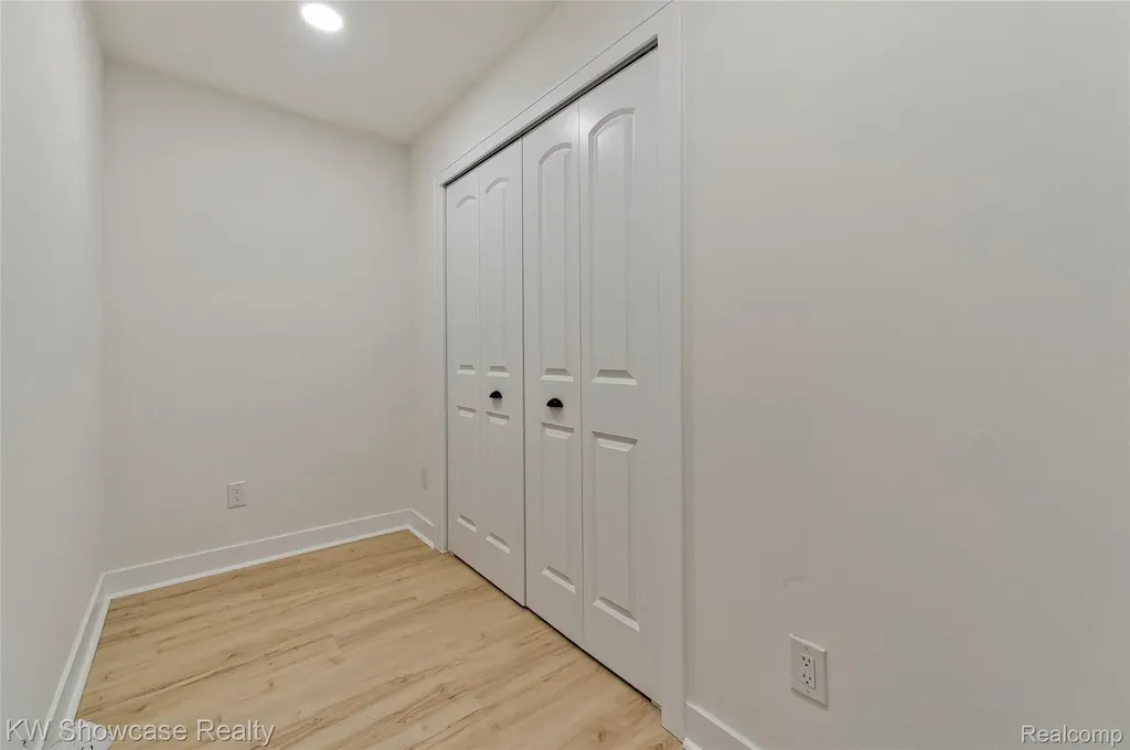 4392 Cass Elizabeth Road Waterford Charter Township MI 48328