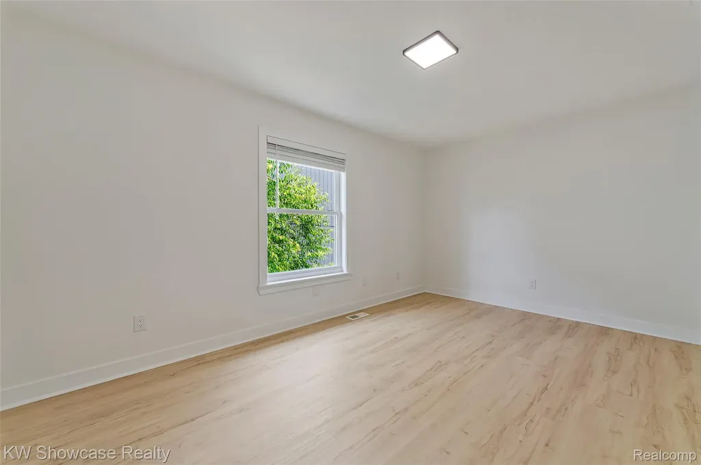 4392 Cass Elizabeth Road Waterford Charter Township MI 48328