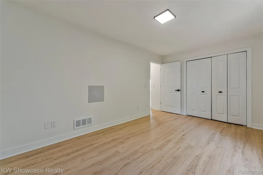 4392 Cass Elizabeth Road Waterford Charter Township MI 48328