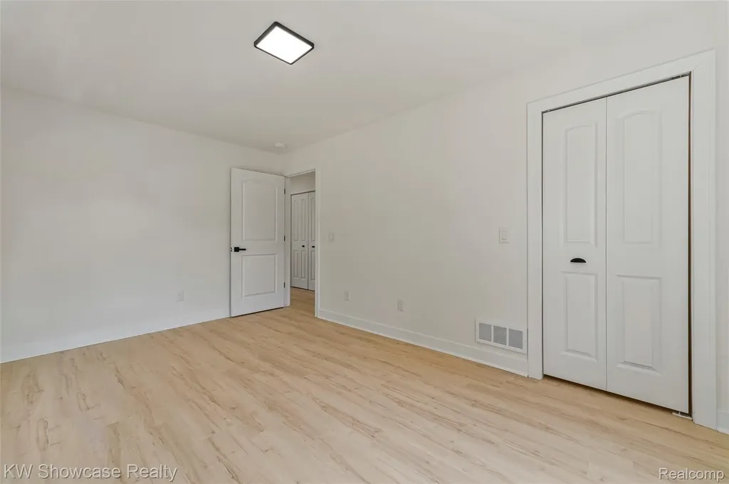 4392 Cass Elizabeth Road Waterford Charter Township MI 48328