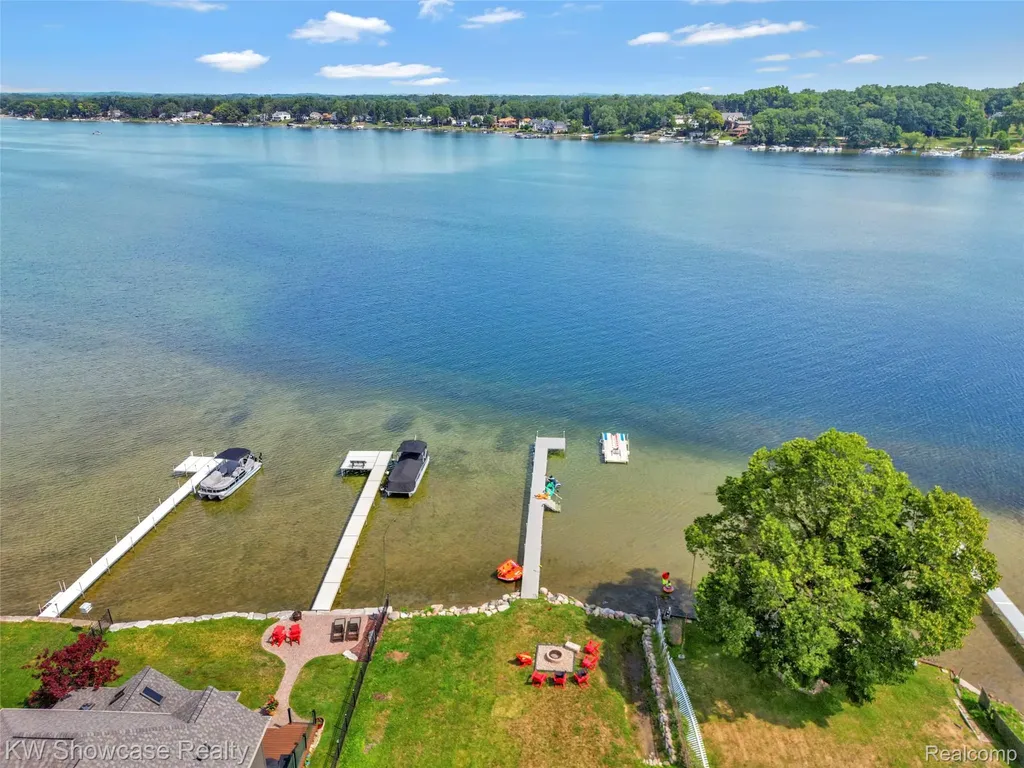 4392 Cass Elizabeth Road Waterford Charter Township MI 48328
