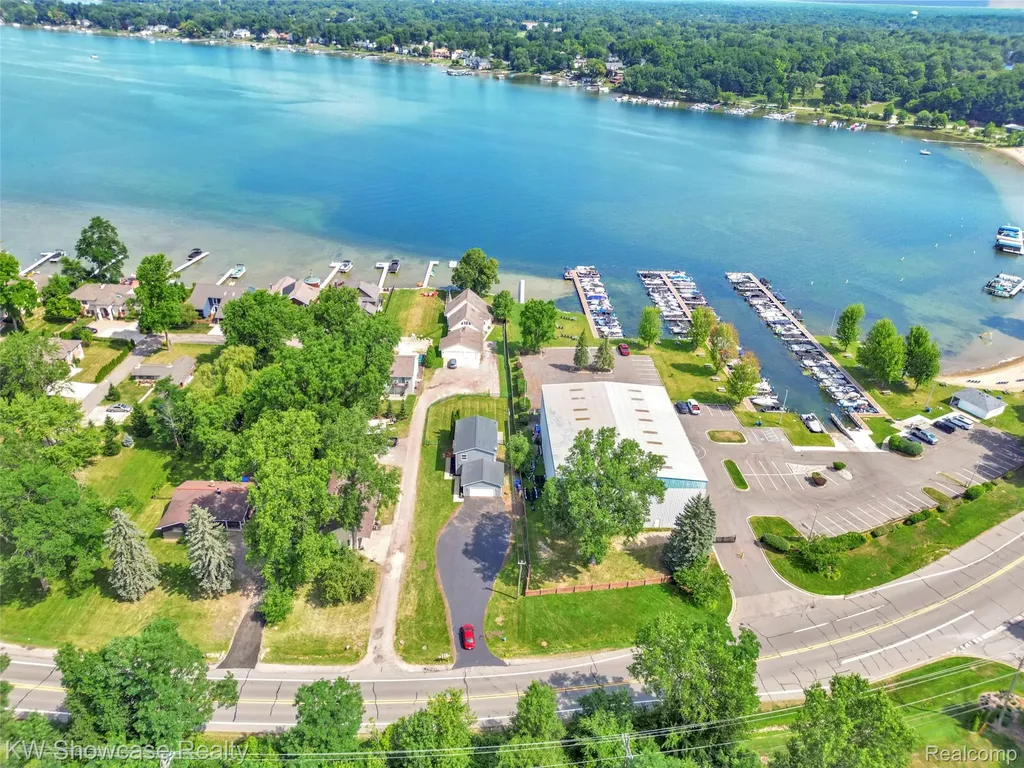 4392 Cass Elizabeth Road Waterford Charter Township MI 48328
