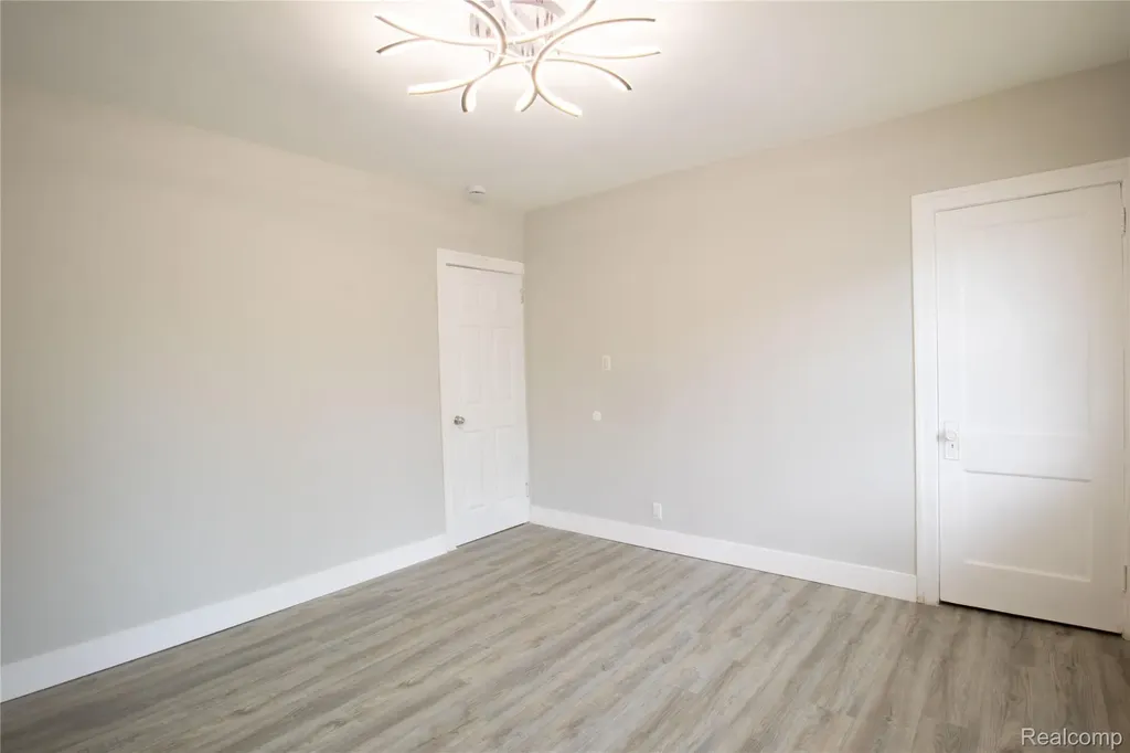 633 N Perry Street Pontiac City MI 48342