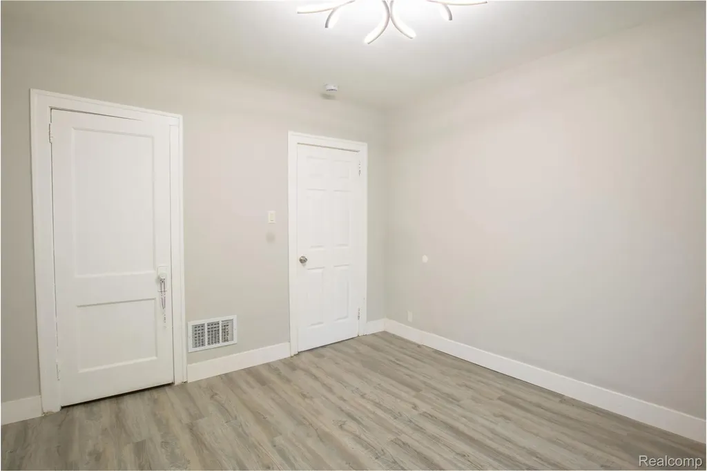 633 N Perry Street Pontiac City MI 48342