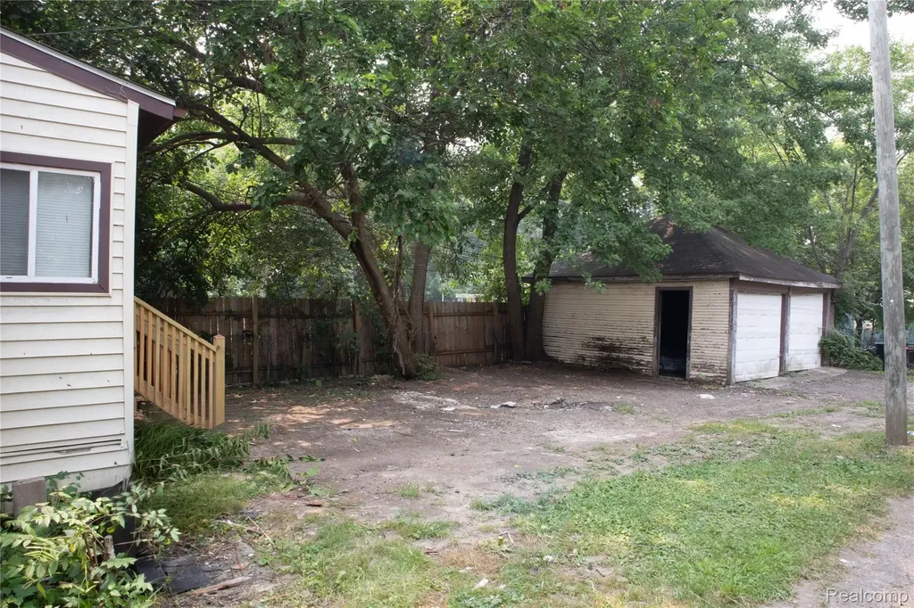 633 N Perry Street Pontiac City MI 48342