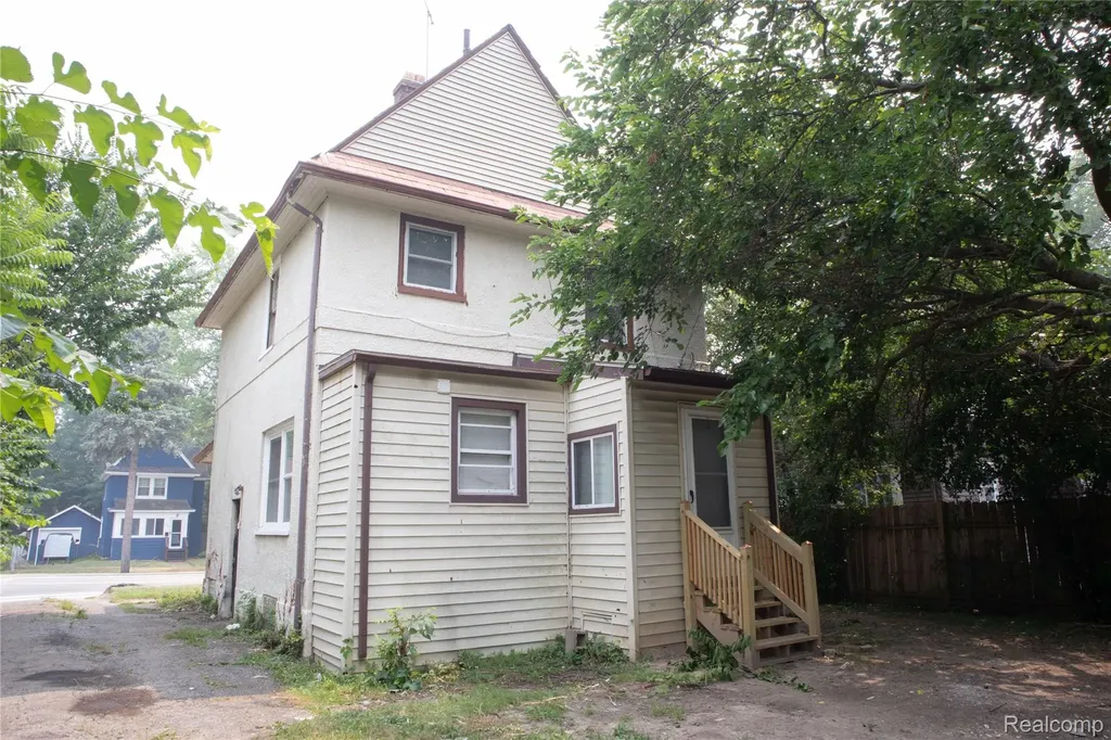633 N Perry Street Pontiac City MI 48342