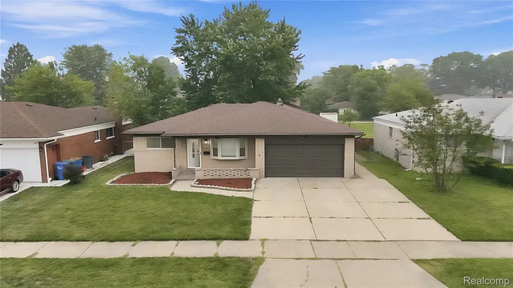 28423 Flanders Avenue Warren City MI 48088