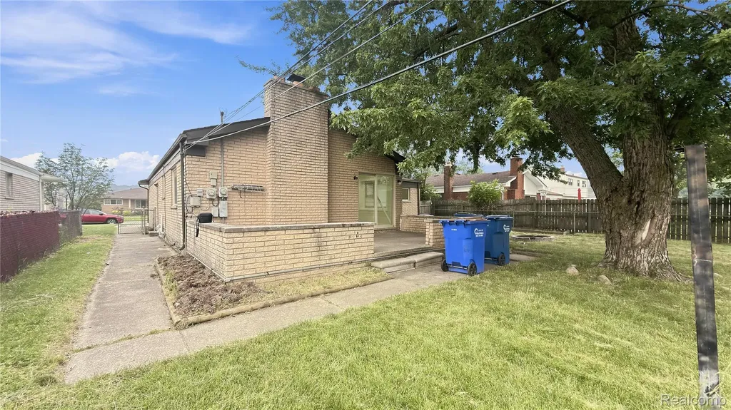 28423 Flanders Avenue Warren City MI 48088