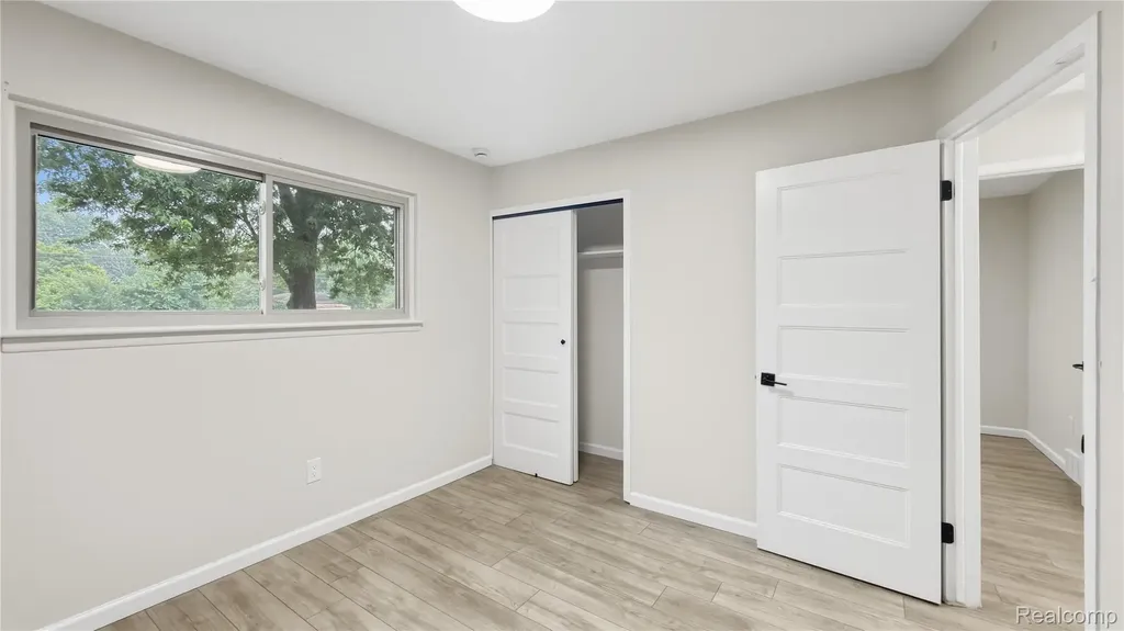 28423 Flanders Avenue Warren City MI 48088