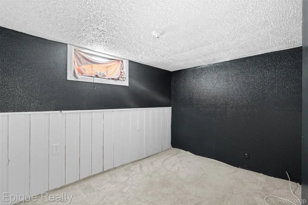 579 Lebaron Avenue Pontiac City MI 48340