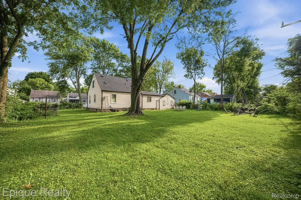 579 Lebaron Avenue Pontiac City MI 48340