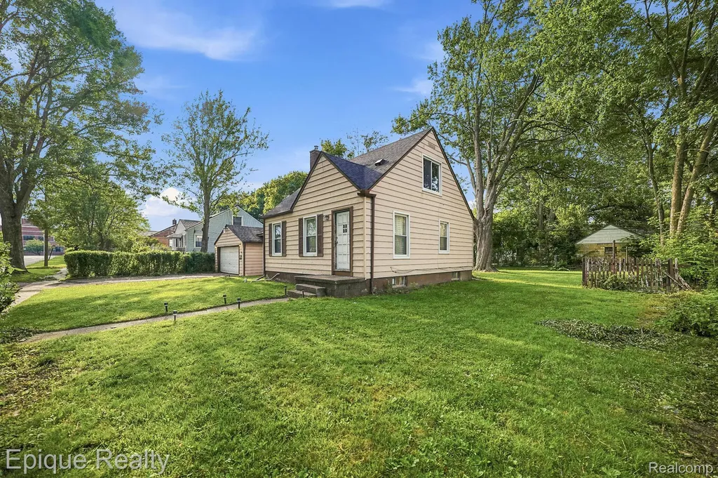 579 Lebaron Avenue Pontiac City MI 48340