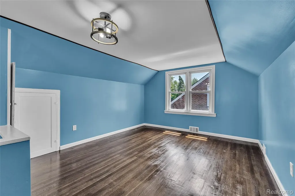 19576 Barlow Street Detroit City MI 48205