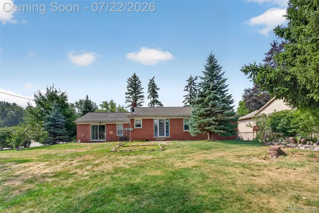 28014 6 Mile Road Livonia City MI 48152