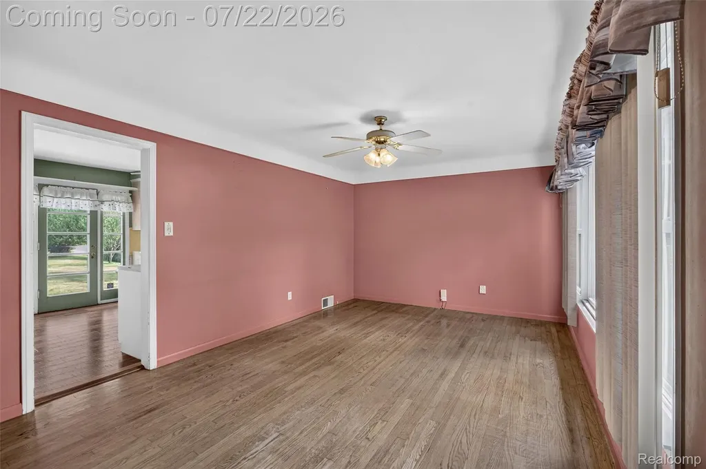 28014 6 Mile Road Livonia City MI 48152