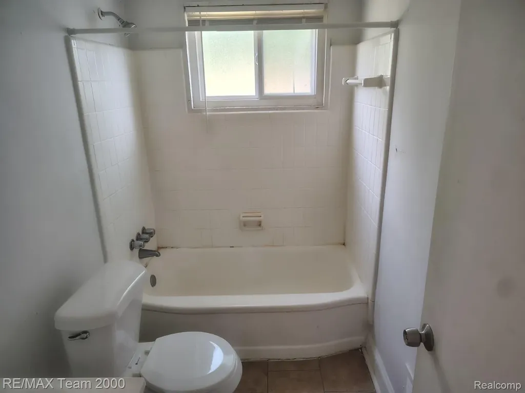 1828 Garfield Avenue Lincoln Park City MI 48146