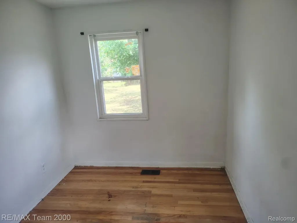 1828 Garfield Avenue Lincoln Park City MI 48146