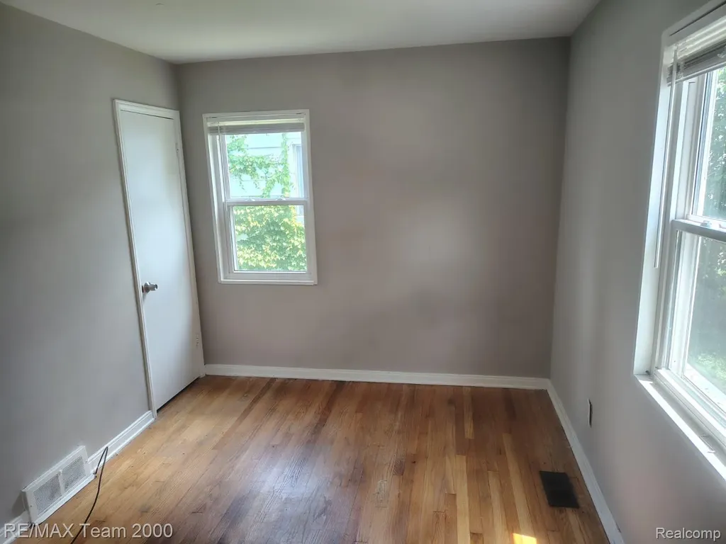 1828 Garfield Avenue Lincoln Park City MI 48146