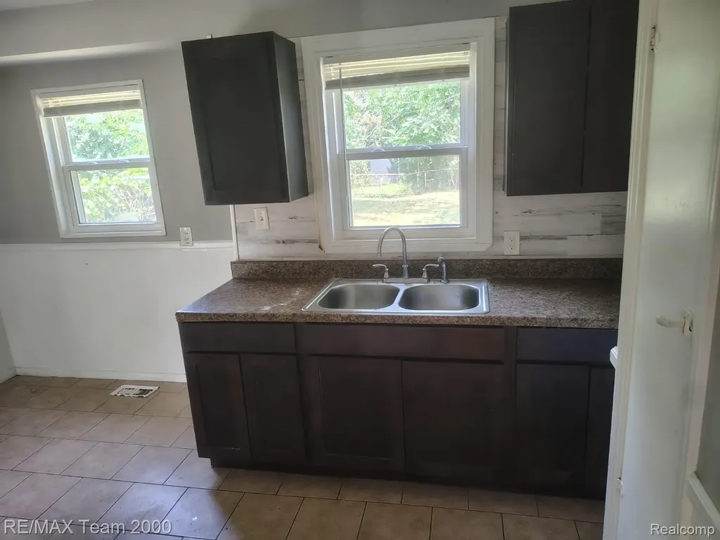 1828 Garfield Avenue Lincoln Park City MI 48146