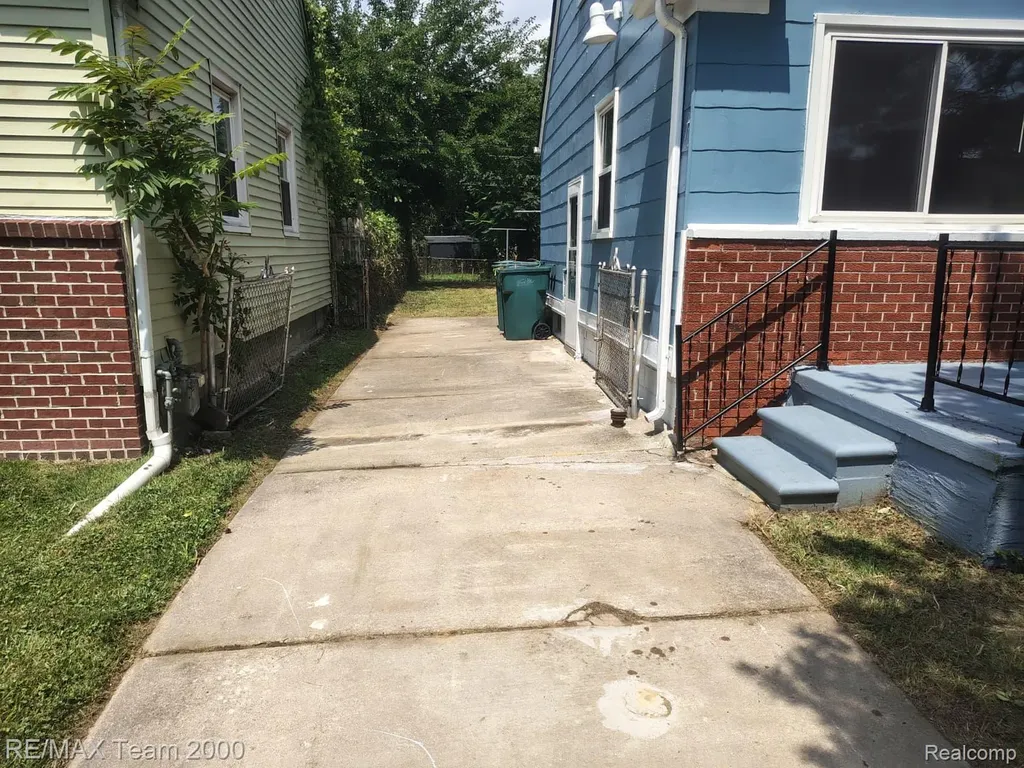 1828 Garfield Avenue Lincoln Park City MI 48146