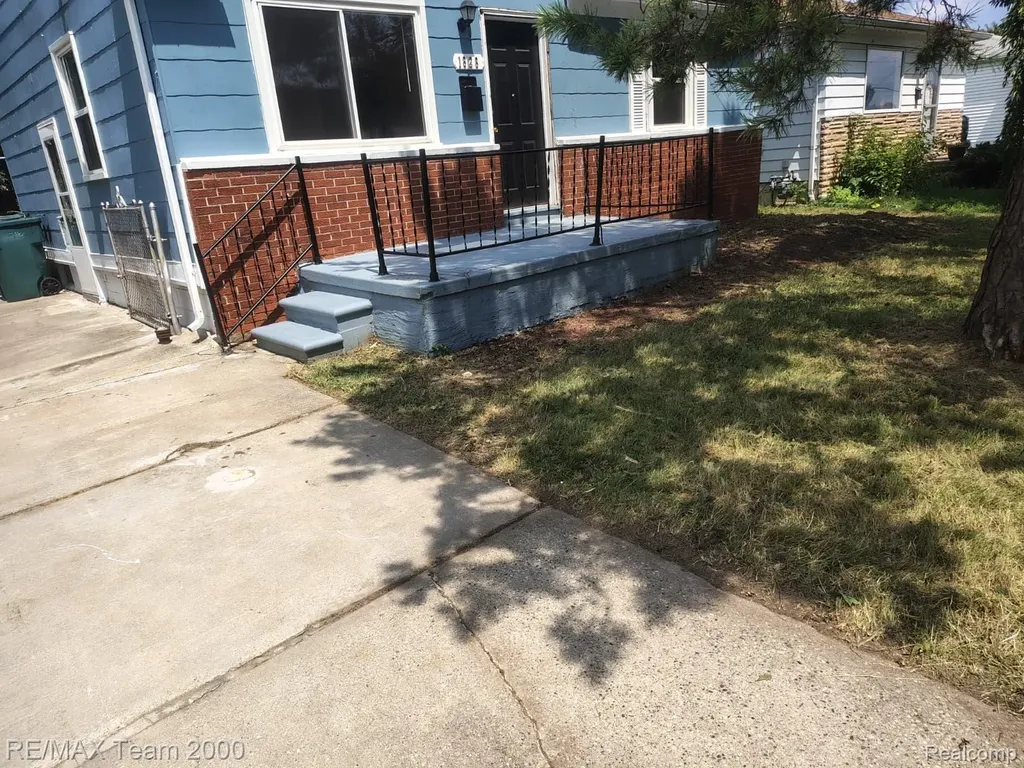 1828 Garfield Avenue Lincoln Park City MI 48146