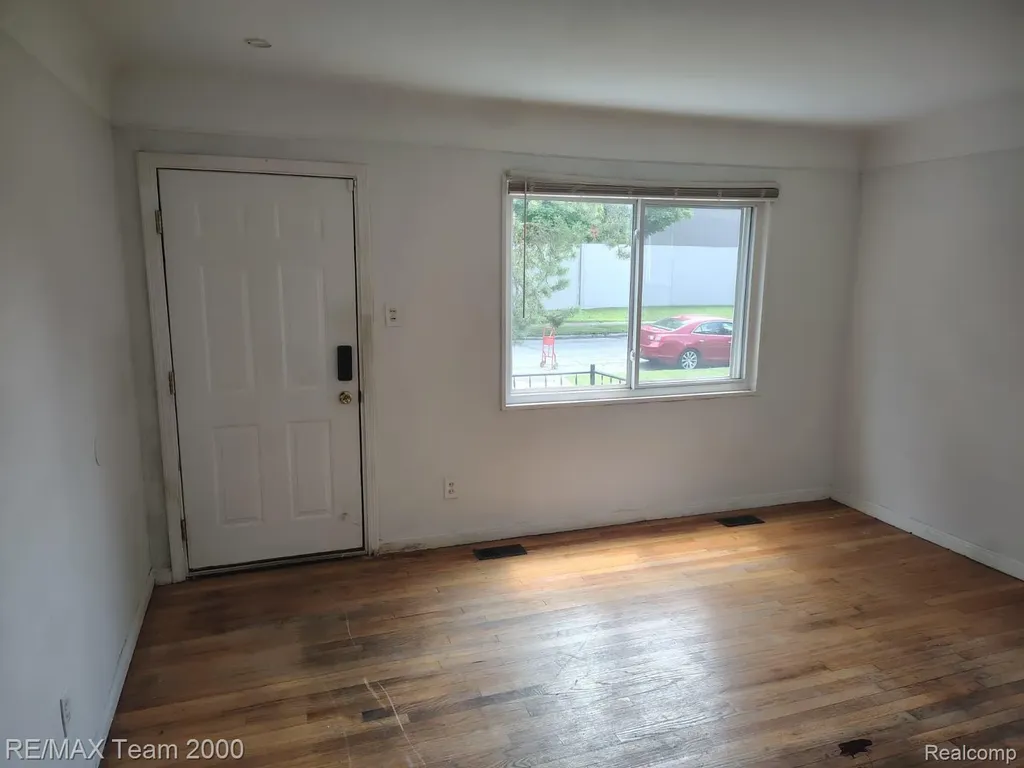 1828 Garfield Avenue Lincoln Park City MI 48146
