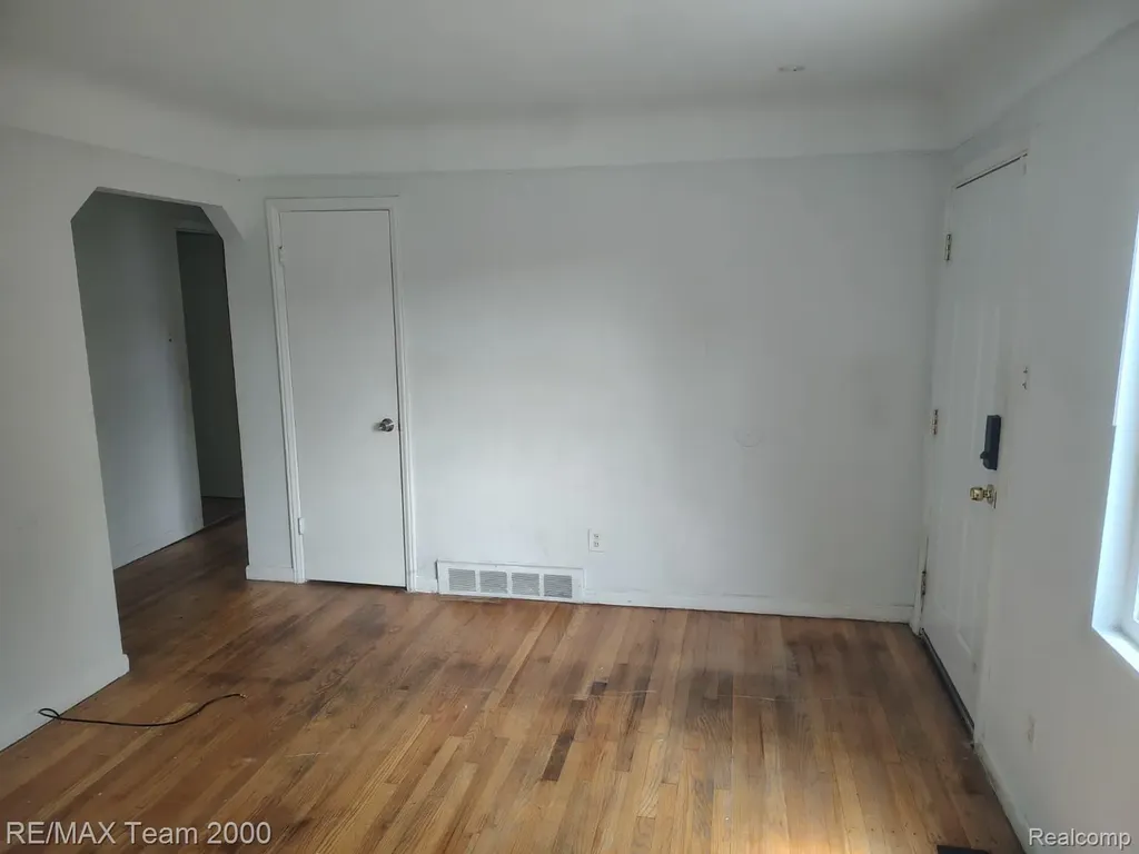 1828 Garfield Avenue Lincoln Park City MI 48146