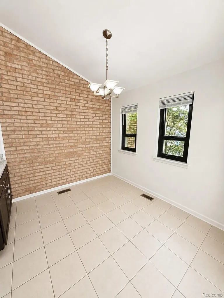 2910 Moon Lake Drive West Bloomfield Charter Township MI 48323