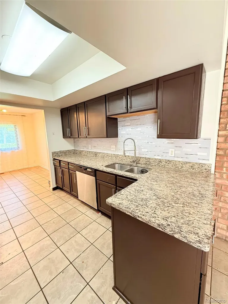 2910 Moon Lake Drive West Bloomfield Charter Township MI 48323