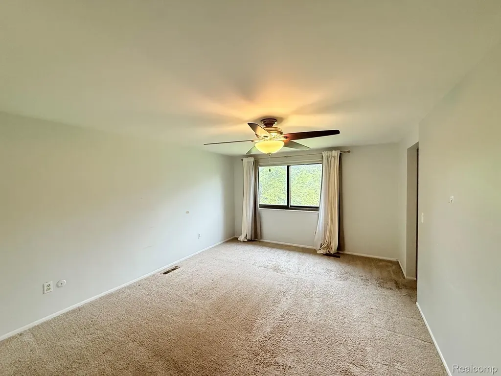 2910 Moon Lake Drive West Bloomfield Charter Township MI 48323