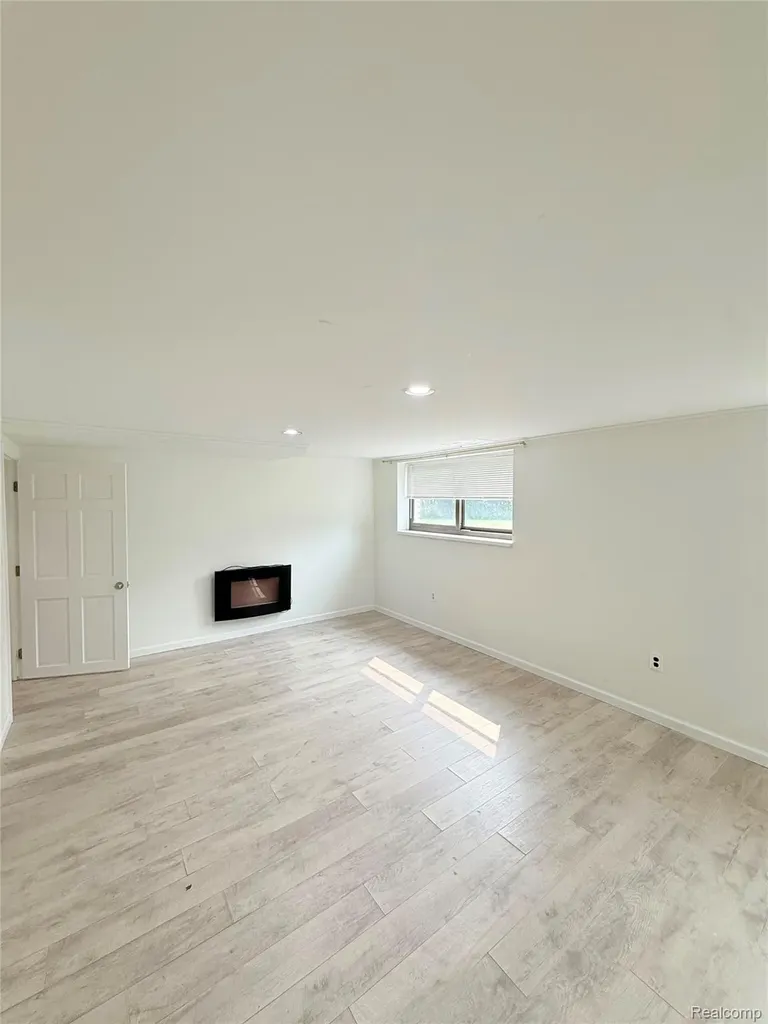 2910 Moon Lake Drive West Bloomfield Charter Township MI 48323