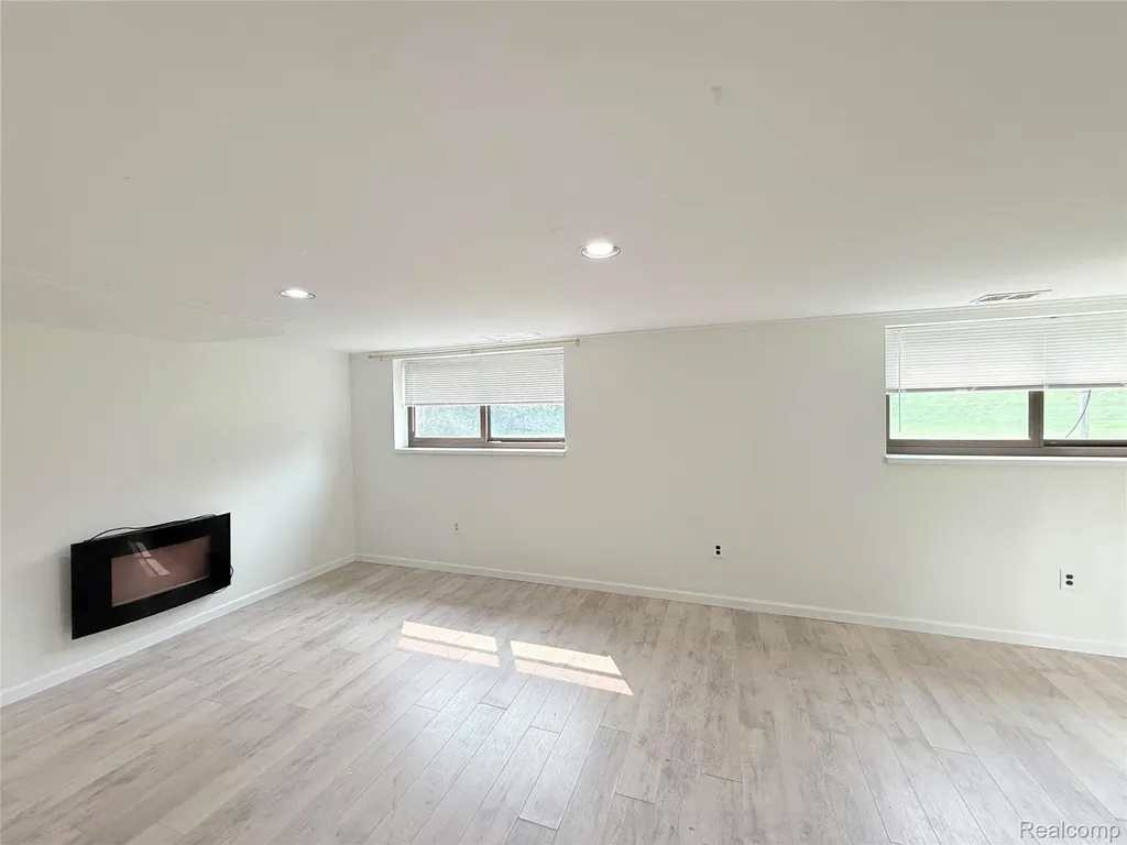 2910 Moon Lake Drive West Bloomfield Charter Township MI 48323