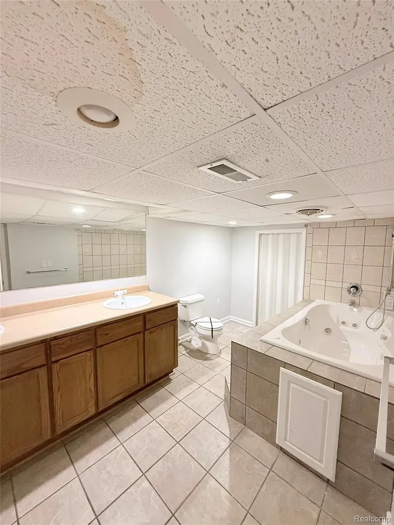 2910 Moon Lake Drive West Bloomfield Charter Township MI 48323