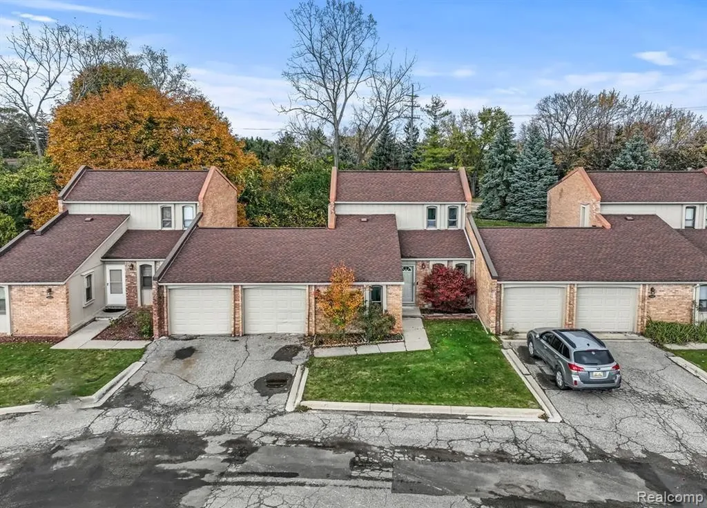 2910 Moon Lake Drive West Bloomfield Charter Township MI 48323
