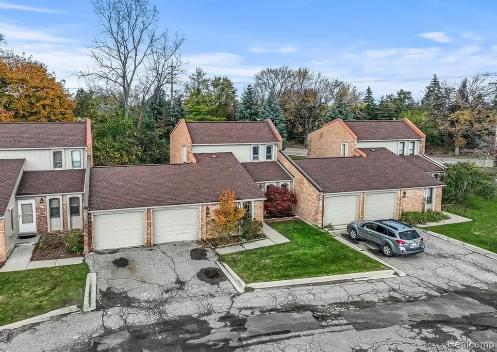 2910 Moon Lake Drive West Bloomfield Charter Township MI 48323