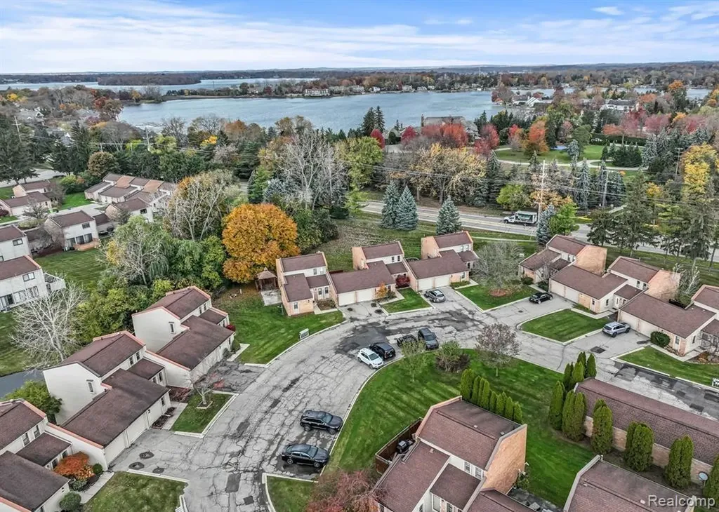 2910 Moon Lake Drive West Bloomfield Charter Township MI 48323