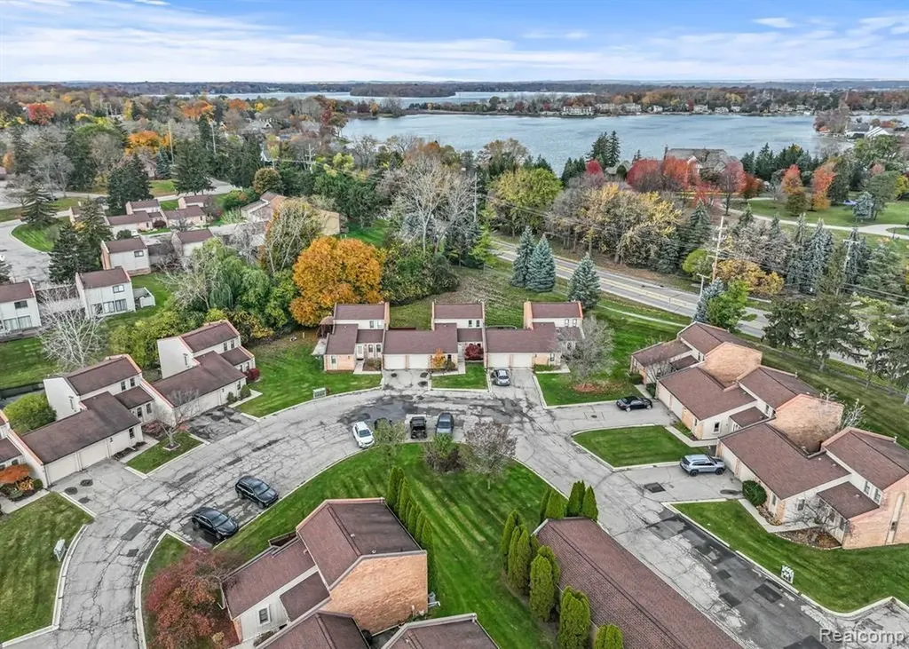 2910 Moon Lake Drive West Bloomfield Charter Township MI 48323