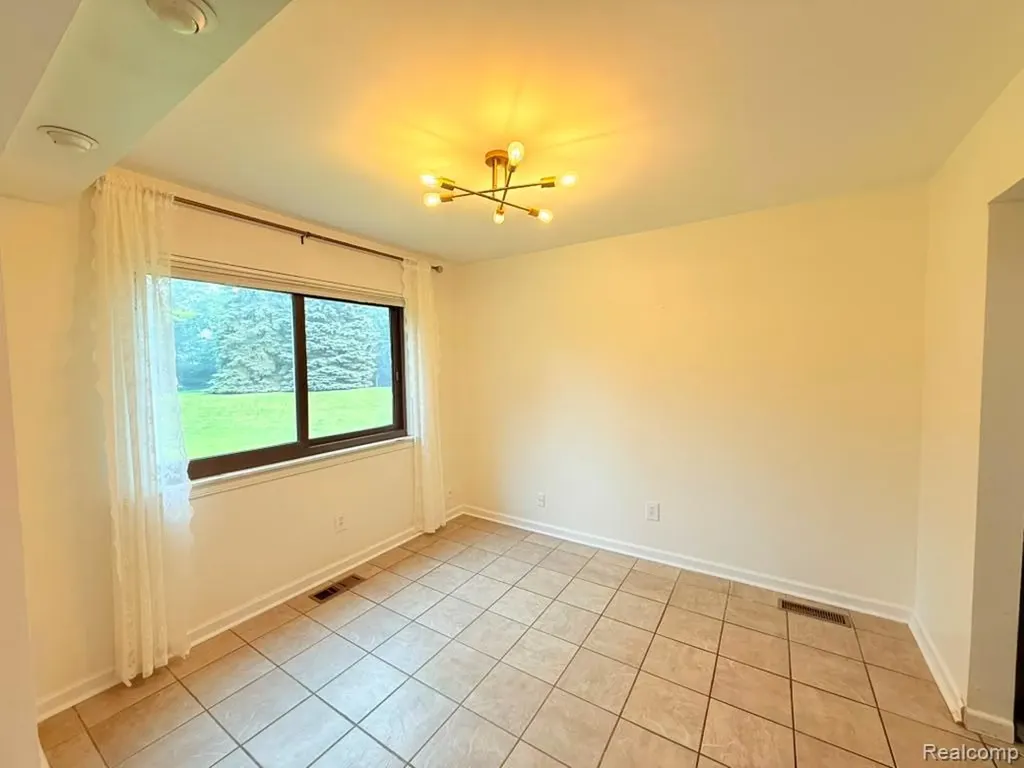2910 Moon Lake Drive West Bloomfield Charter Township MI 48323