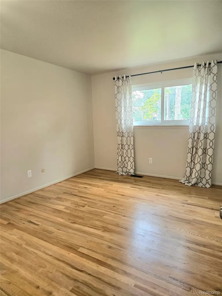 3639 Pall Drive Warren City MI 48092