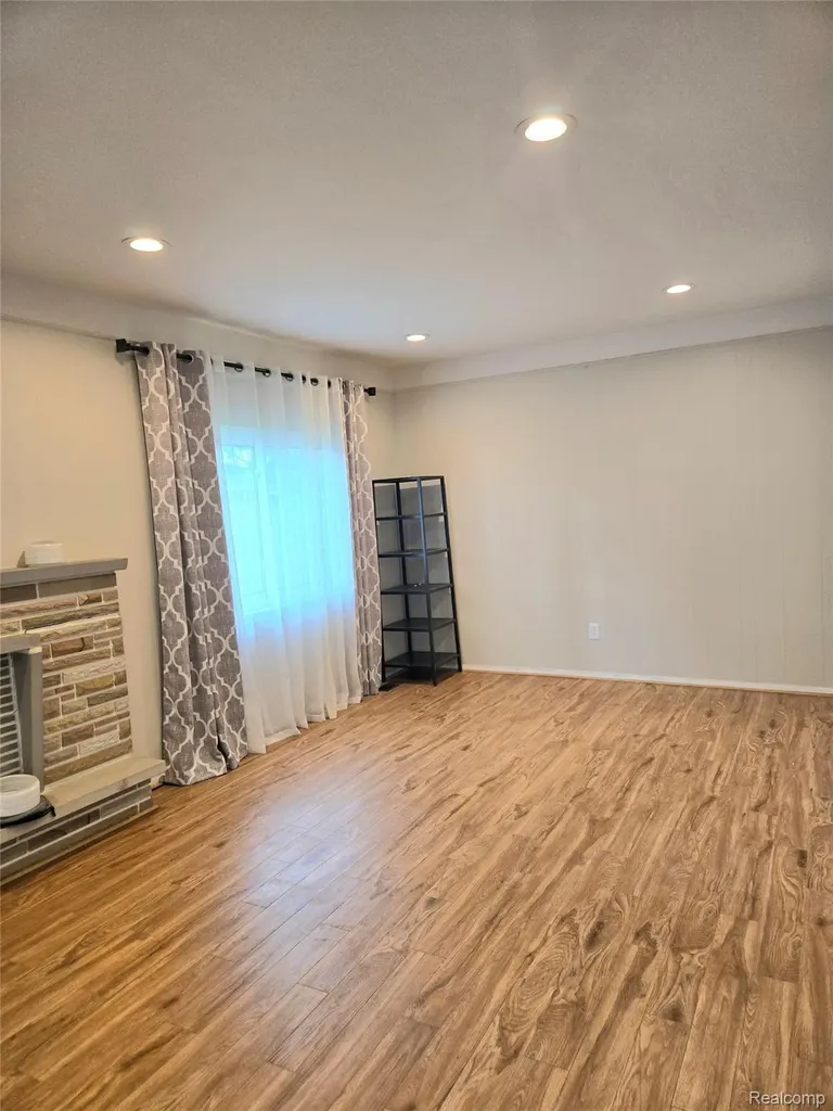 3639 Pall Drive Warren City MI 48092