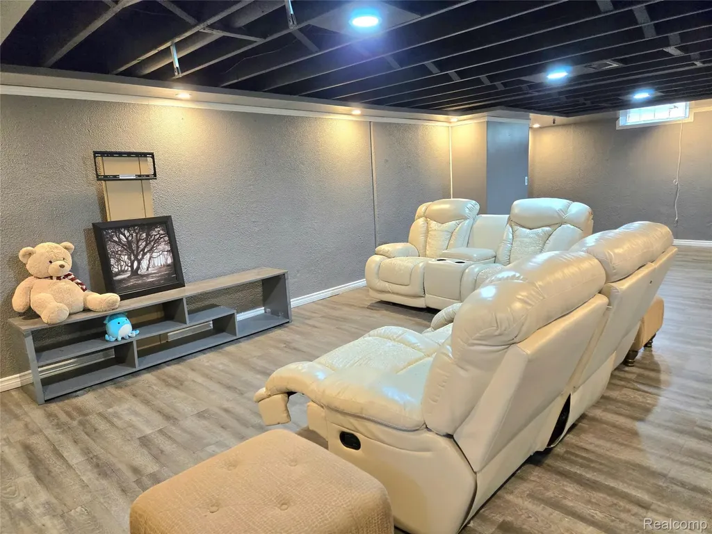 3639 Pall Drive Warren City MI 48092