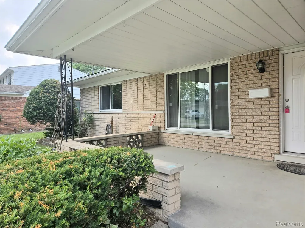 3639 Pall Drive Warren City MI 48092