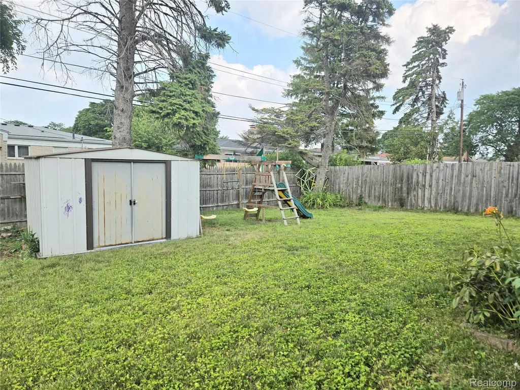 3639 Pall Drive Warren City MI 48092