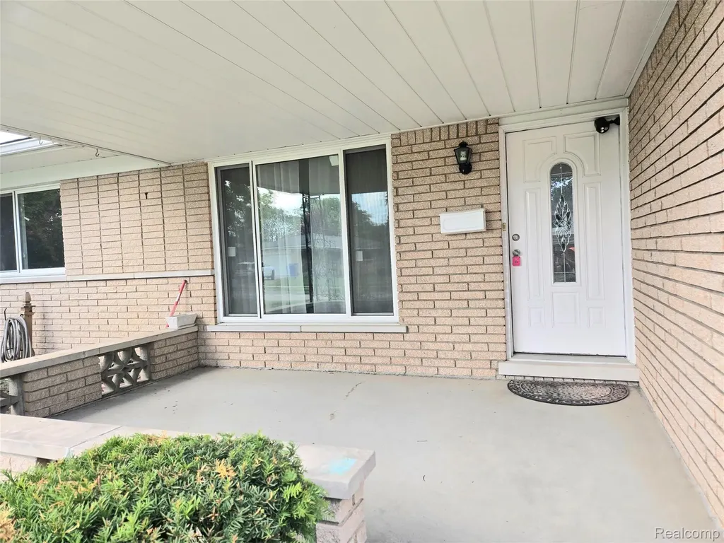 3639 Pall Drive Warren City MI 48092