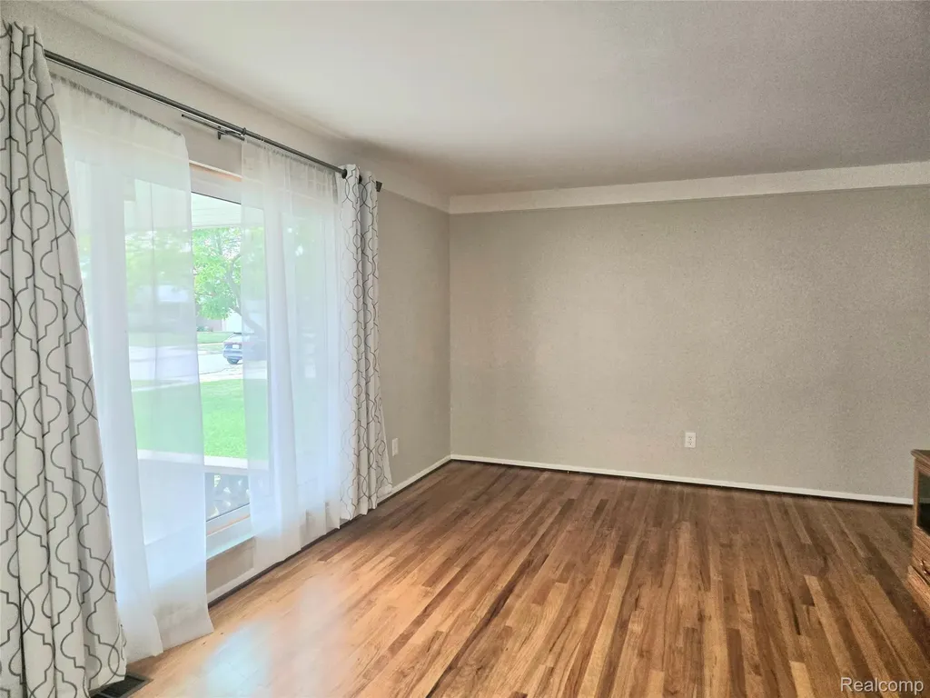 3639 Pall Drive Warren City MI 48092
