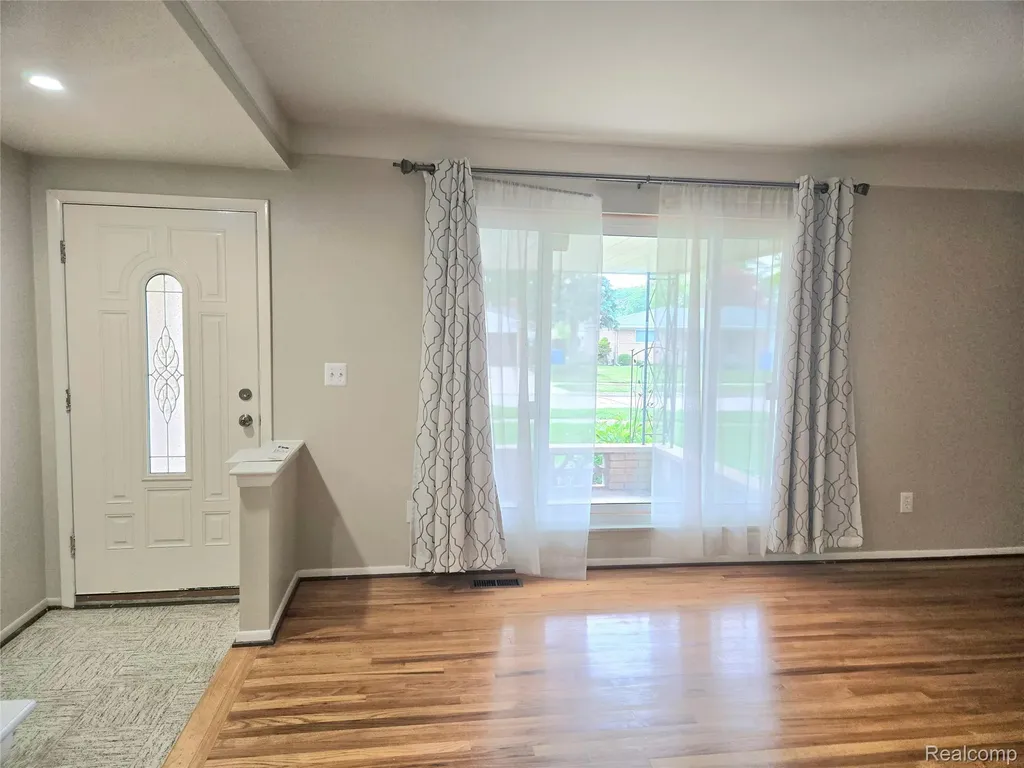 3639 Pall Drive Warren City MI 48092