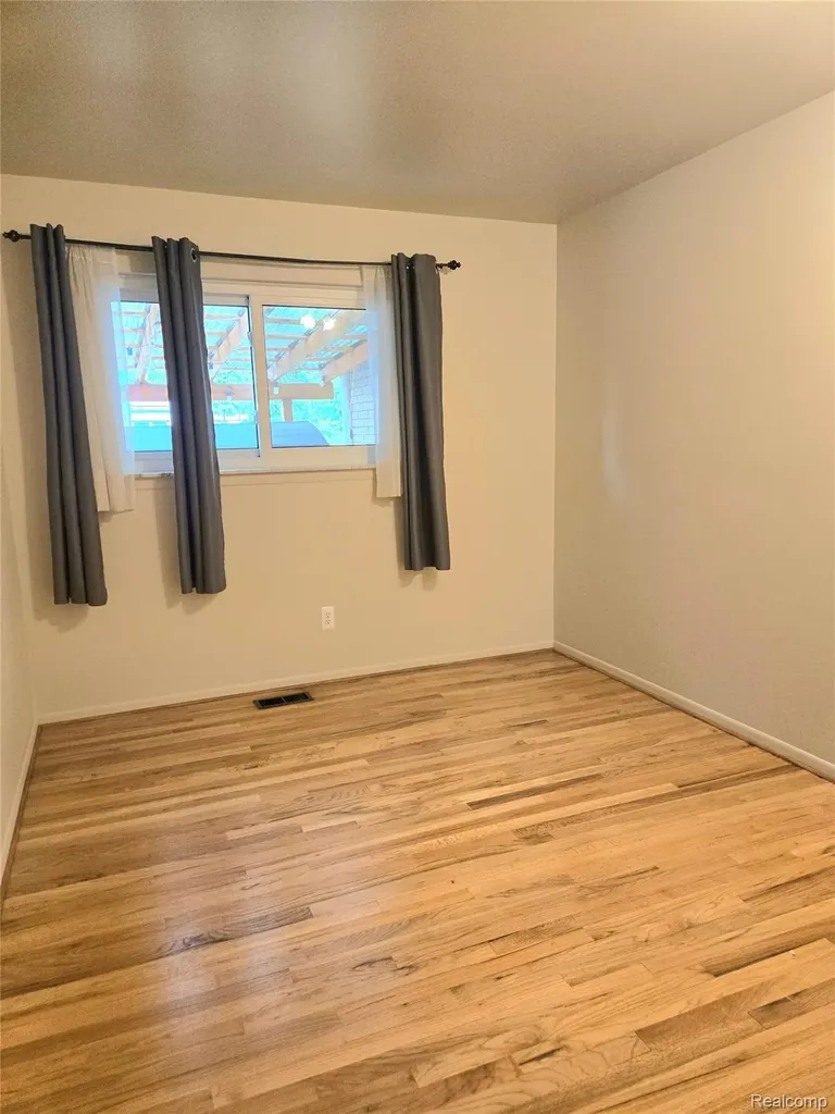 3639 Pall Drive Warren City MI 48092