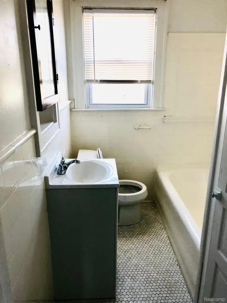 2084 Markese Avenue Lincoln Park City MI 48146