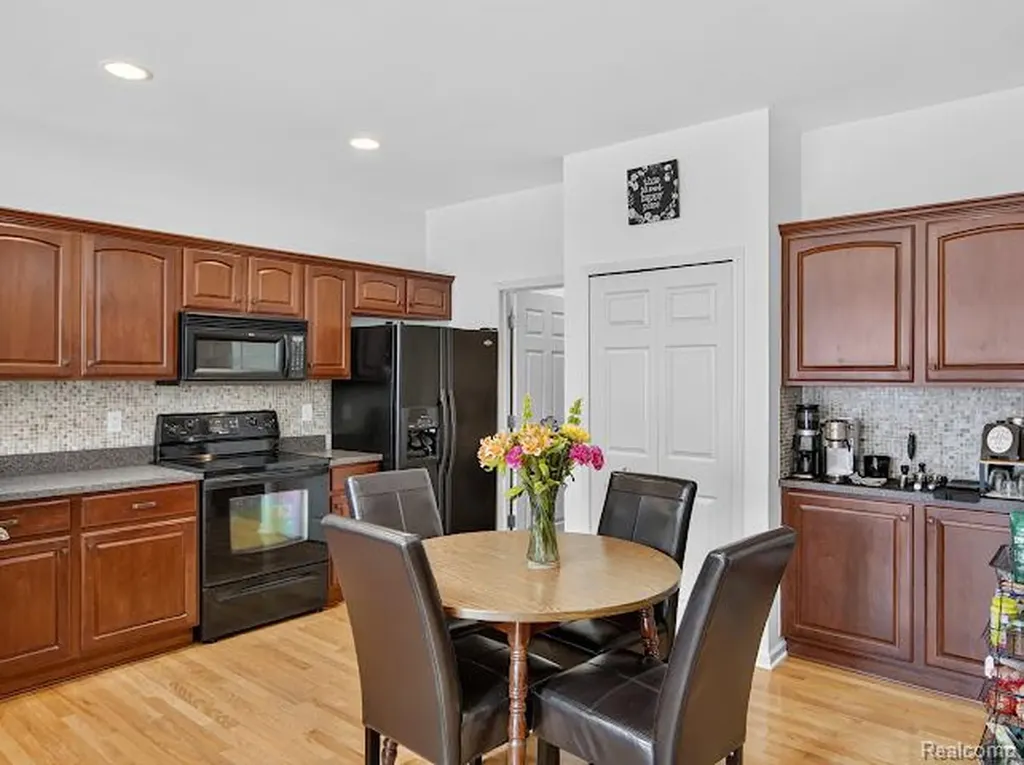 32969 Brookside Circle Livonia City MI 48152